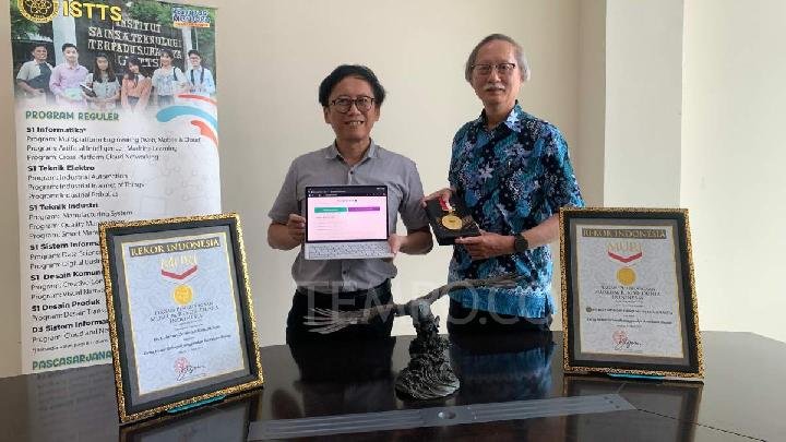 Dosen Surabaya Buat Jutaan Karya Komik dengan AI, Raih Rekor MURI