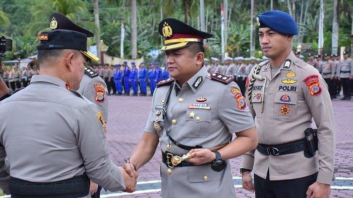 Sebelum Pengumuman Bupati Parimo, Kapolres Hendrawan tekankan pentingnya pendekatan humanis kepada personel
