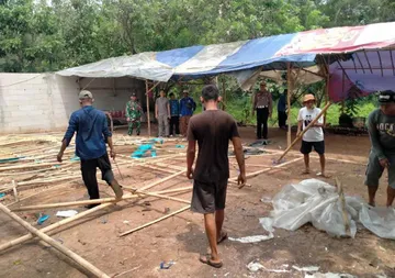 Penggerebekan Arena Sabung Ayam di Karangsinom oleh Polisi